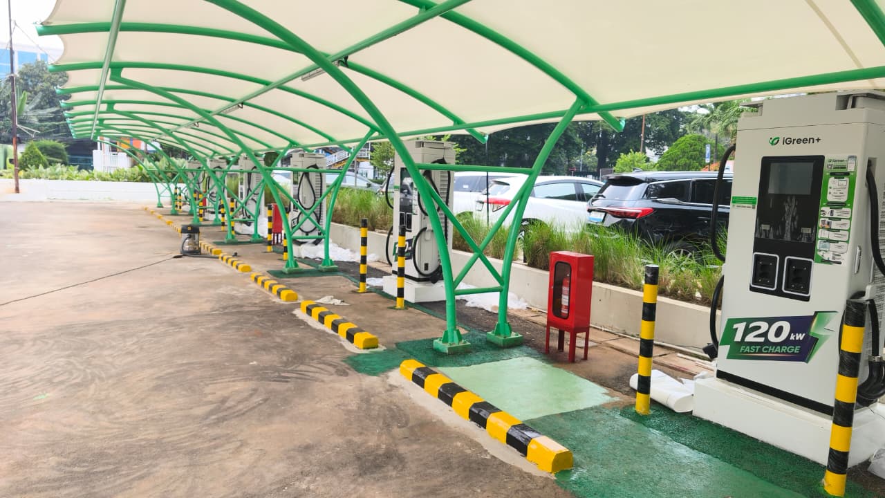 PLN Perkuat Ekosistem Kendaraan Listrik di Jantung Ibu Kota, Pasokan Listrik Andal Siap Dukung Operasional SPKLU iGreen+ Pos Bloc